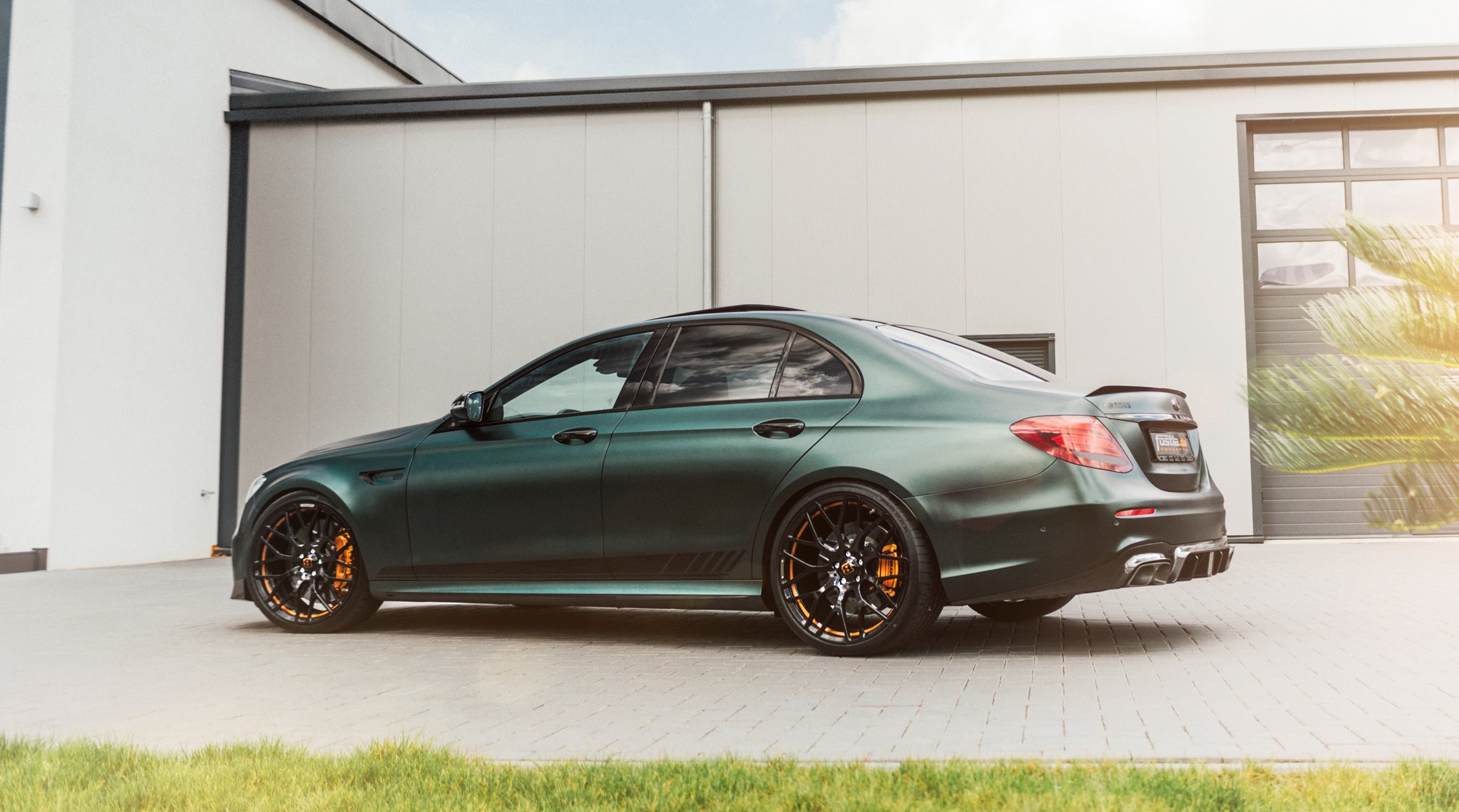 Мерседес e63s AMG антихром