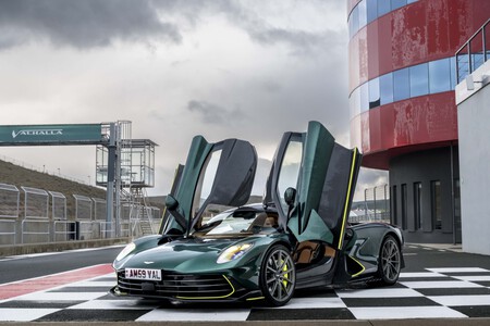 Aston Martin Valhalla interior
