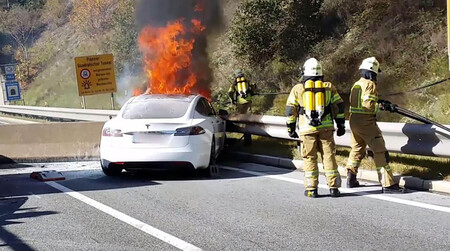 Tesla Model 3 incendiado