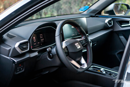 SEAT Leon eHybrid 2026 salpicadero