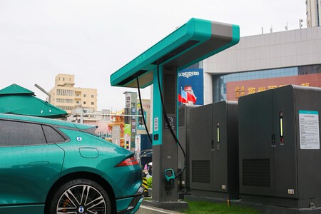 Flash Charging BYD Denza
