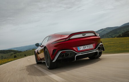 Aston Martin Vantage S trasera