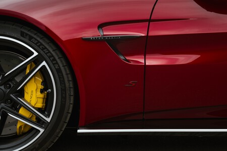 Aston Martin Vantage S prueba