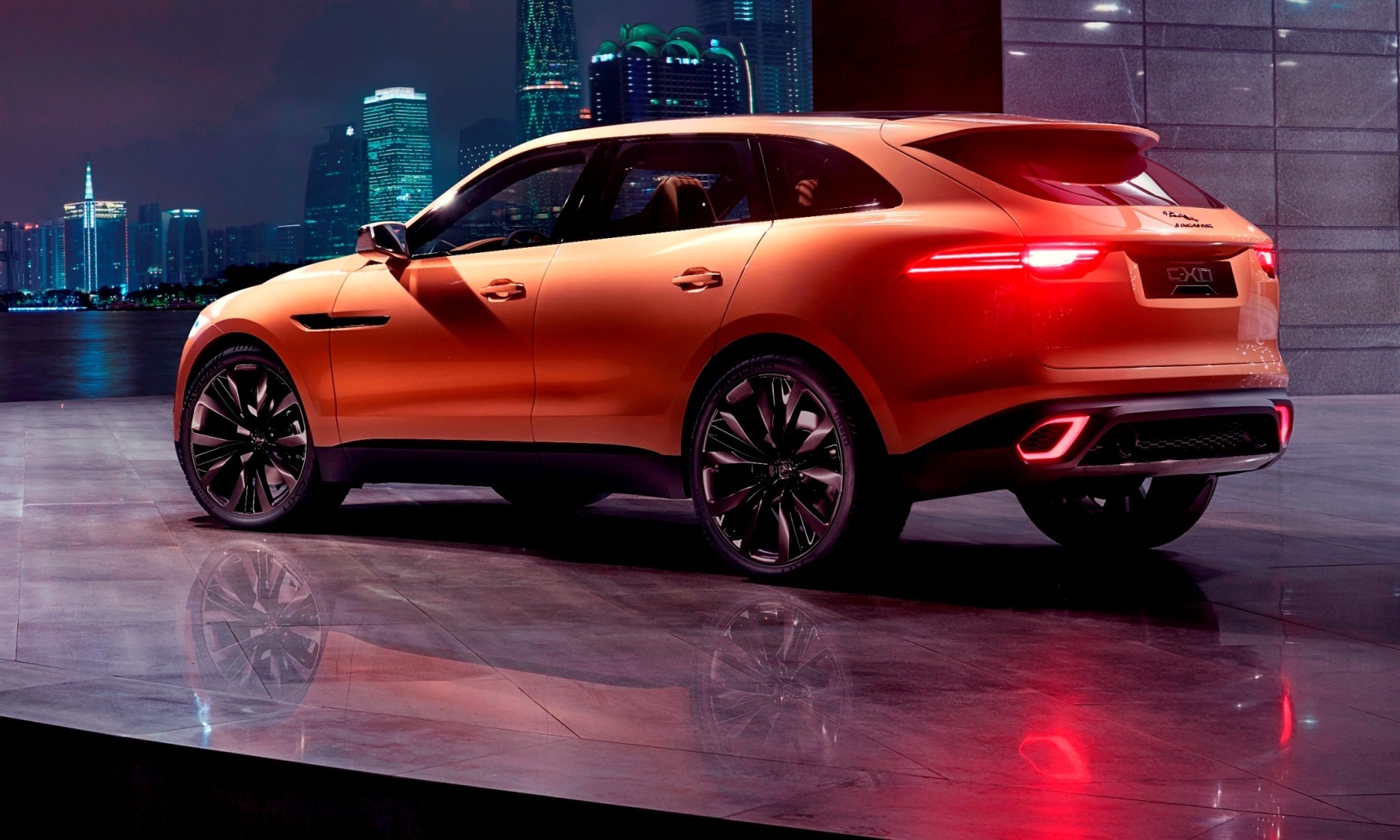 Ягуар XQ 2019