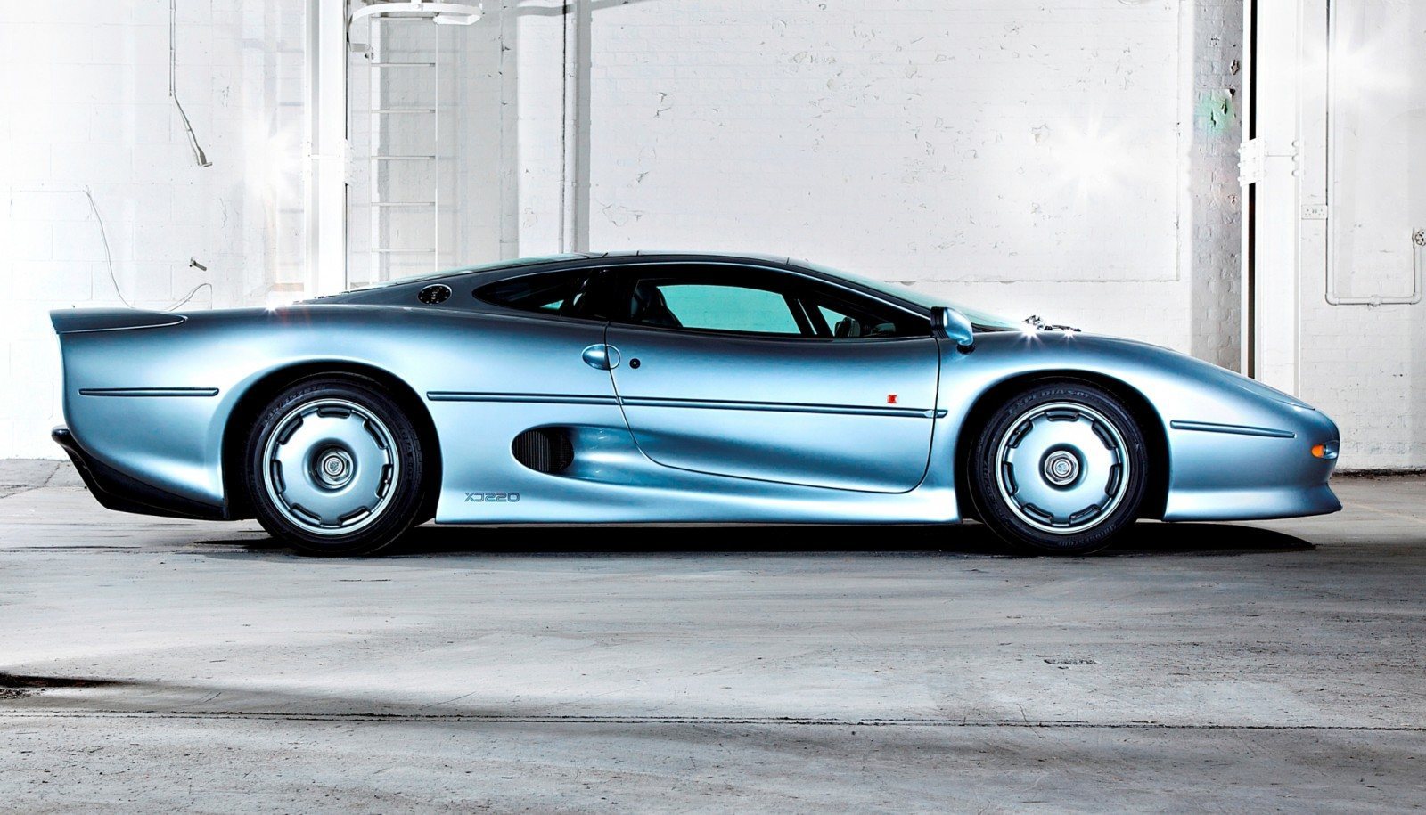 Jaguar XJ 220
